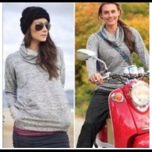Athleta Batwing & Robin Gray Cowl Neck Sweater Sweatshirt Pullover Womens Medium